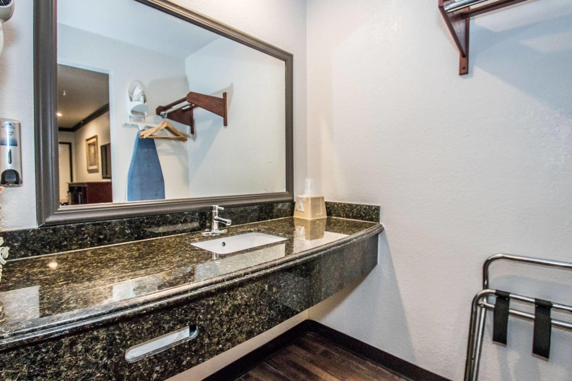 Americas Best Value Inn Fort Worth Bagian luar foto