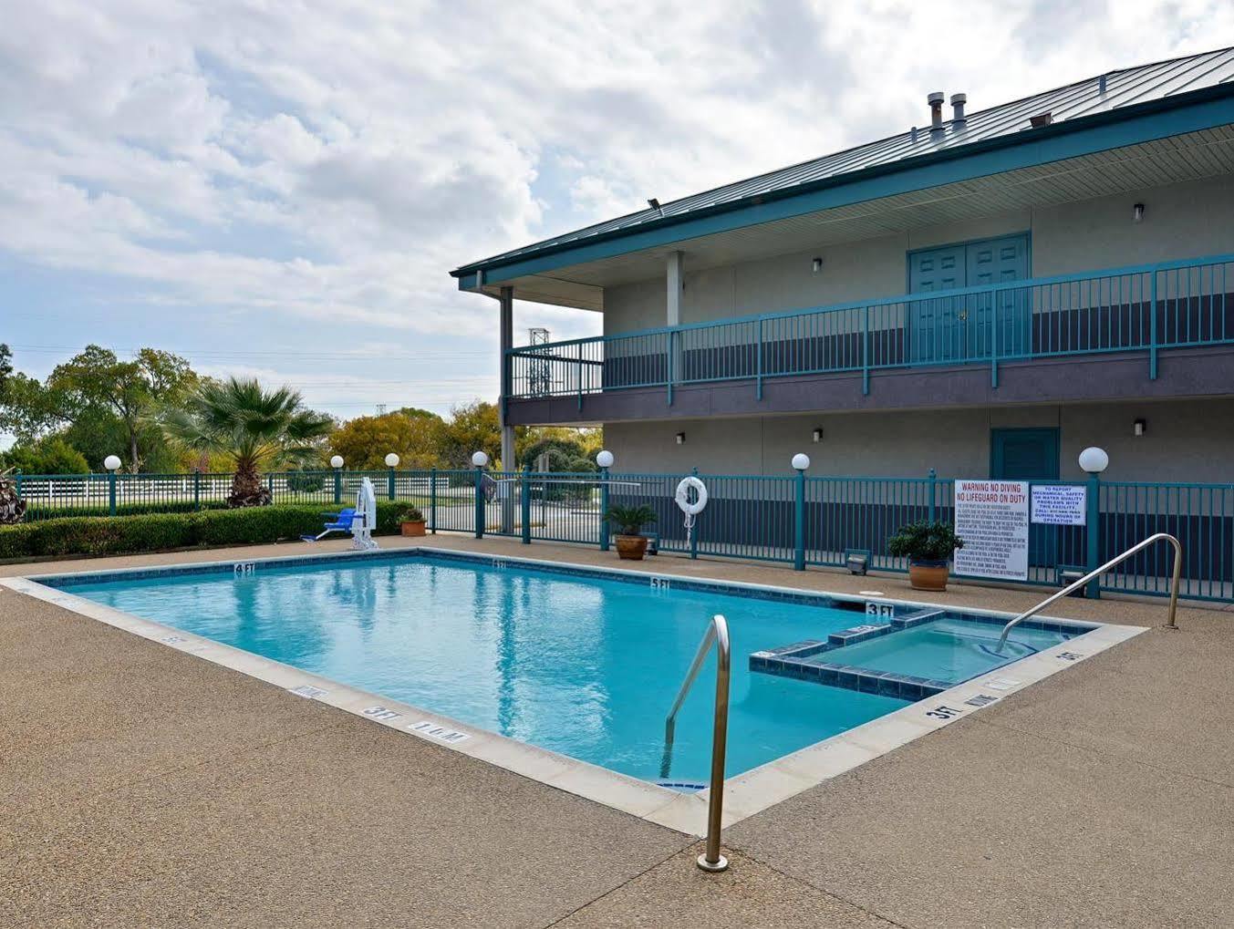 Americas Best Value Inn Fort Worth Bagian luar foto