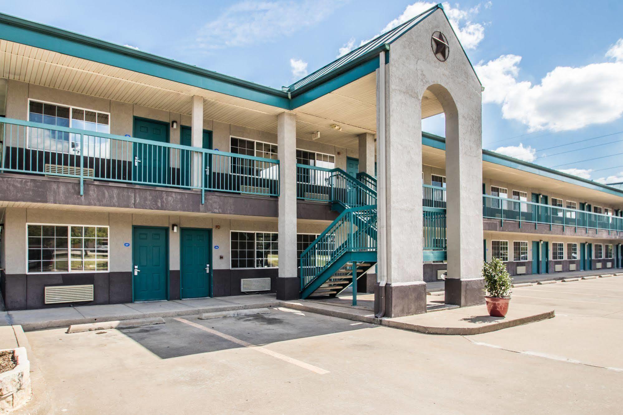 Americas Best Value Inn Fort Worth Bagian luar foto